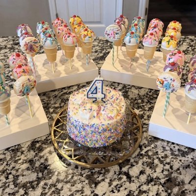 🍦 Ice Cream Cone Cake Pops (12)