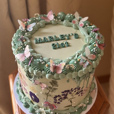 8” Custom Round Cake