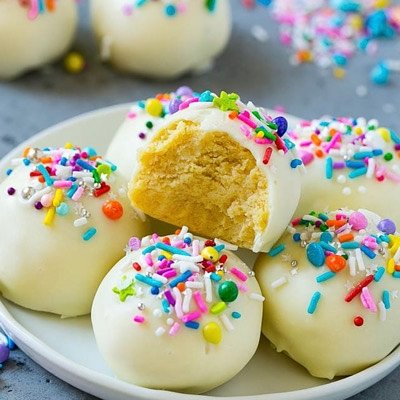 Cake Balls (Chocolate, Strawberry, Birthday Cake, And Red Velvet)/Dozen