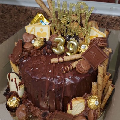 Custom Cakes 