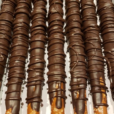 Chocolate Covered Pretzel Rods