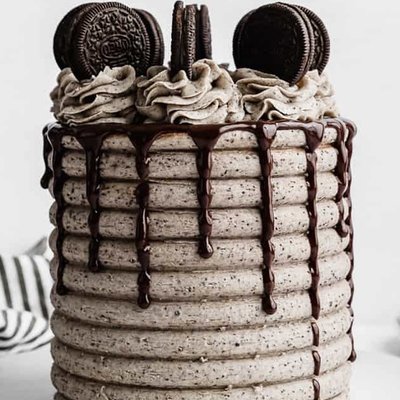 Cookies & Cream Cake (9in)