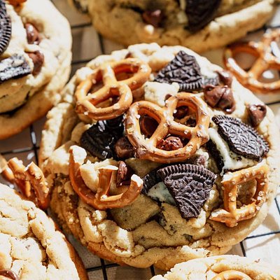 Peanut Oreo Pretzel 