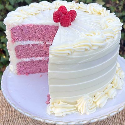 Raspberry Velvet Cake 