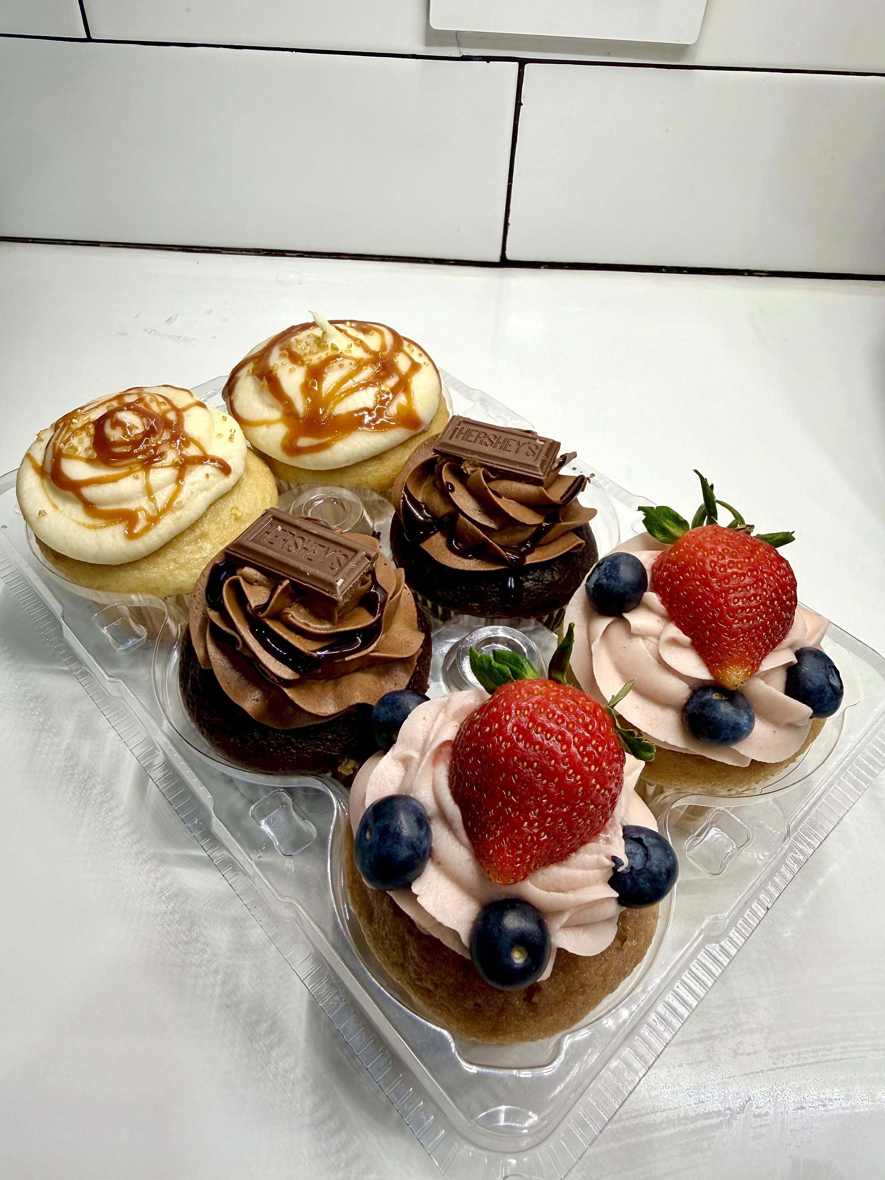 6-Pack Assorted Cupcakes
