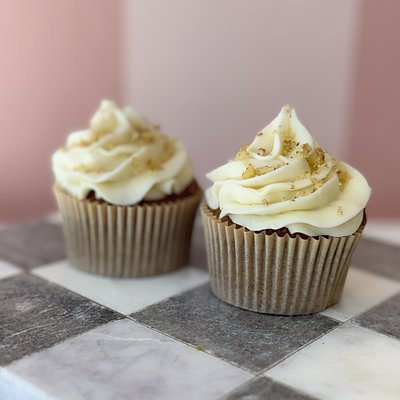 Carrot Cake Cupcakes (with Walnuts)