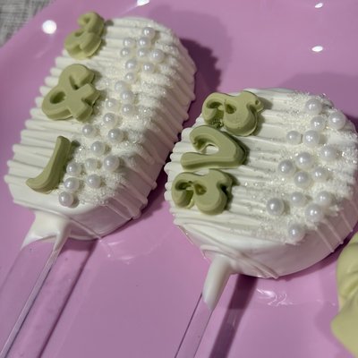Custom Cake Pops