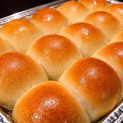 Yeast Dinner Rolls (15 ct)