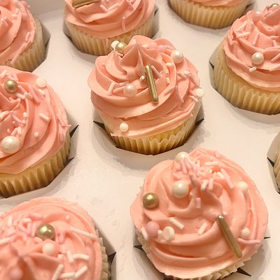A Dozen Cupcakes 