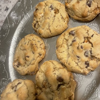 Chocolate Chip Snickers Cookies 
