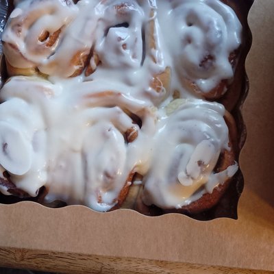 Regular Cinnamon Rolls 4 Pack