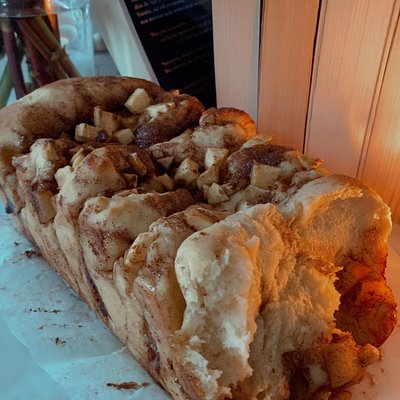 Apple Cinnamon Pull-Apart Bread