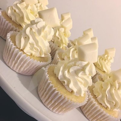 Vanilla Bean Buttercream Cupcake