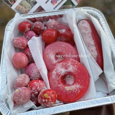 Original “Want It All Box “Candy Box 10 Candy Grapes, 3 Candy Pineapples , 4 Candy Strawberries , And 1 Candy Pickle(pick Flavor And Toppings Later On Form WhenAsked)