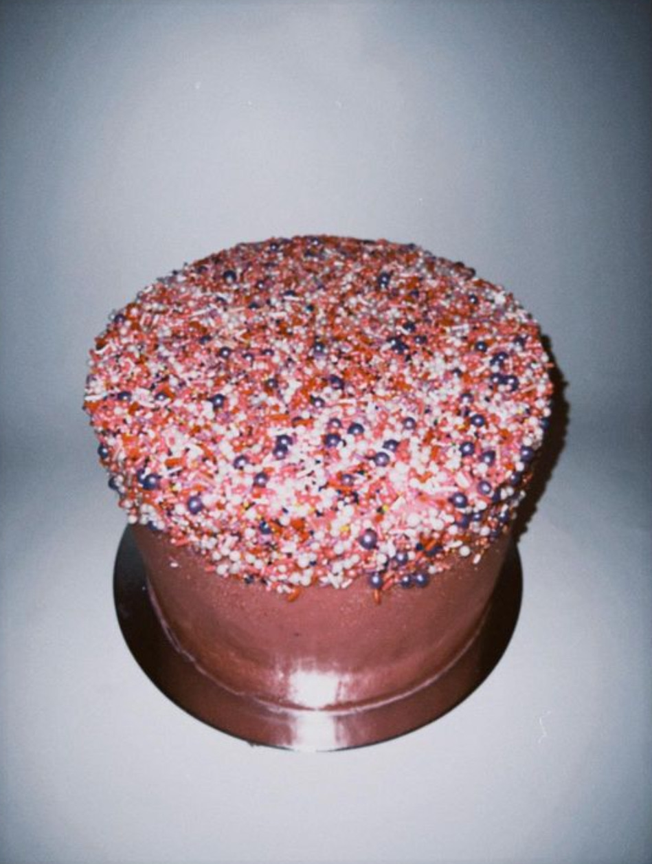 8 Inch Round Cake (Feeds 30)