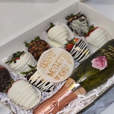 Mini Treat Box:Stawberries (10) & Champagne W/custom Topper