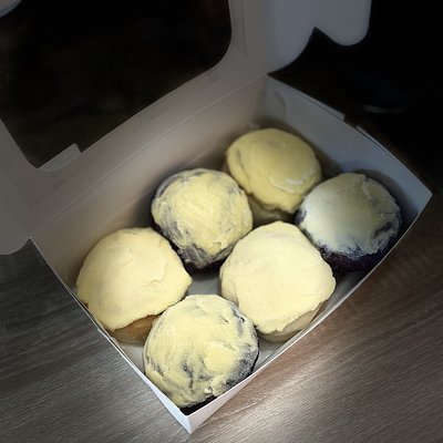 12pk Assorted Pan De Quezo