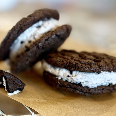 Cookie Sandwiches - Cookies & Cream