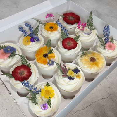2 Dozen Cupcakes