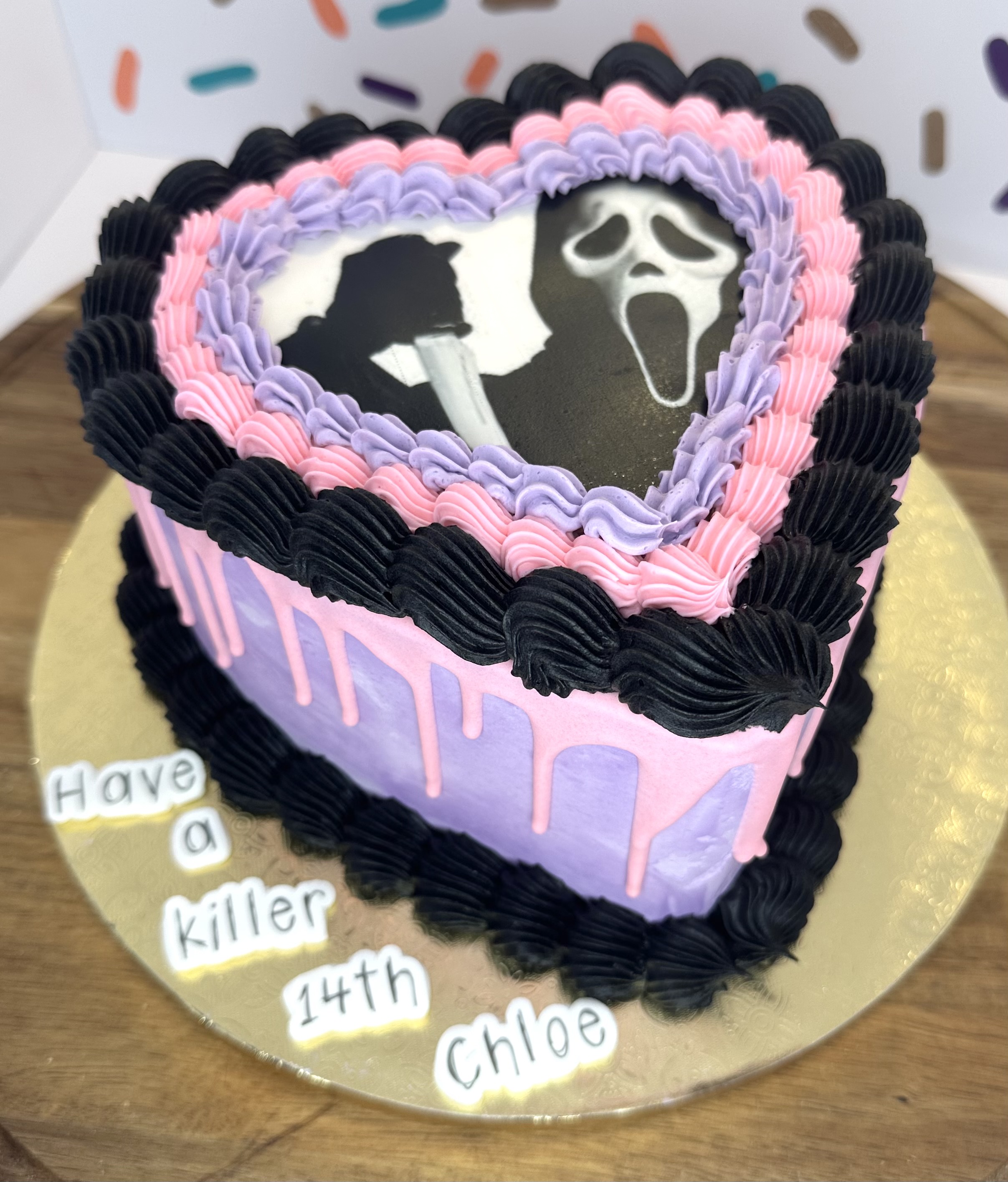 8” Vintage Heart Cake Serves 18-20 People