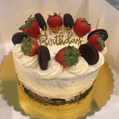 Red Velvet Cake & Ore Crust Cheesecake
