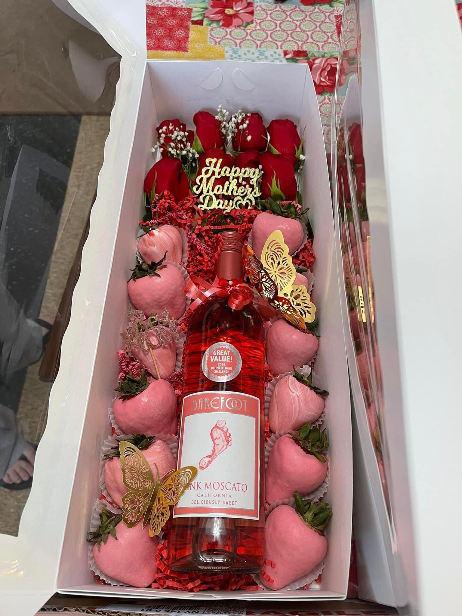 Wine Box W/ Strawberries & Roses