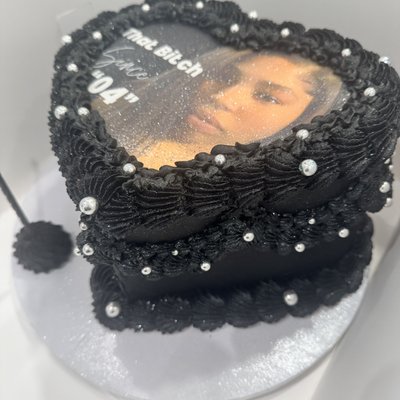 Vintage Picture Top Heart Cake 