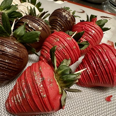 Handipped Berries | Choc, Vanilla, ETC Colors. 