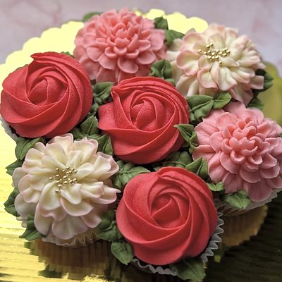 Small Cupcake Bouquet (7 Cupcakes) 