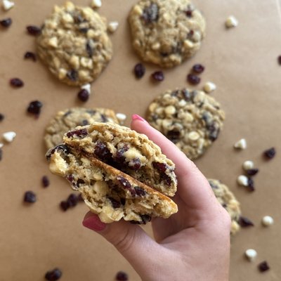 soft baked white chocolate cranberry oatmeal cookies