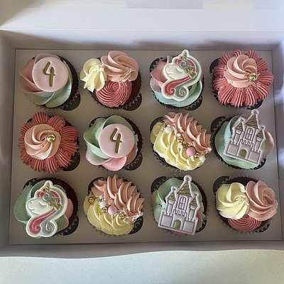 12 Cupcakes