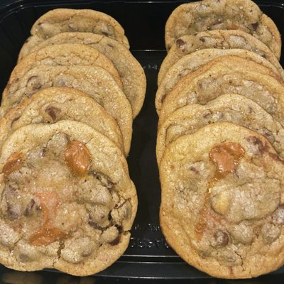 Salted Caramel Chocolate Chip Cookies (3-pack)