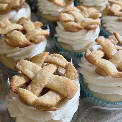 Caramel Apple Pie Cupcakes