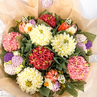 12 Piece Luxury Bloom Bouquet