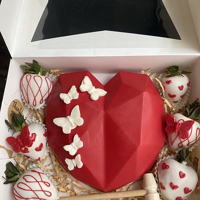 Chocolate Heart W. 6 Strawberry’s 🍓