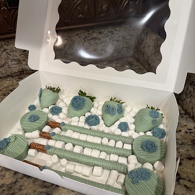 12 Count Chocolate covered Oreos, Rice Krispies, Pineapples, Apples, Strawberries, Cake Pops 