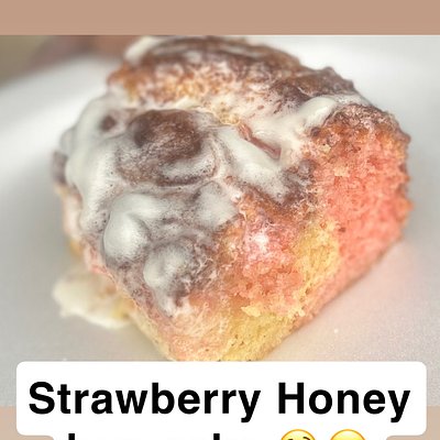 Strawberry Honey Bun Cake 