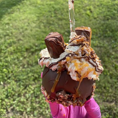1 Snicker Stuffed Cheesecake Apple 