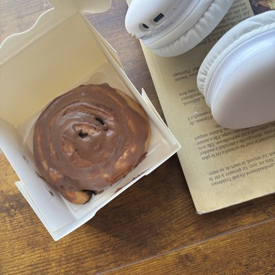 Sunugalette Cinnamon Roll W/ Chocolate Topping 