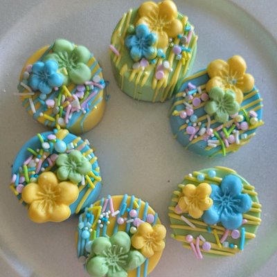 Chocolate-covered Oreos- Easter Edition