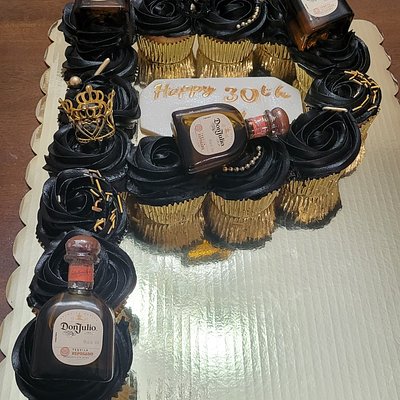 Single Letter Pull Apart Cupcakes w/alcohol 