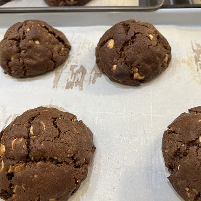 Double Chocolate Cookie/ Nutella Filling (Box of 4 Cookies)
