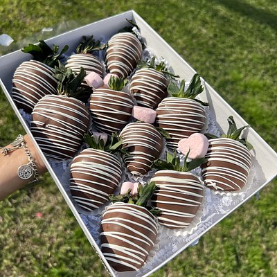 Chocolate Covered Strawberries // Dozen 