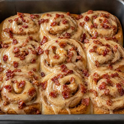 Maple Bacon Cinnamon Rolls (9 Pack) 