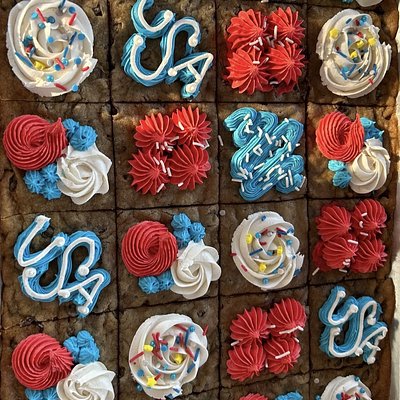 1/4 Sheet Pre Sliced Cookie Cake 