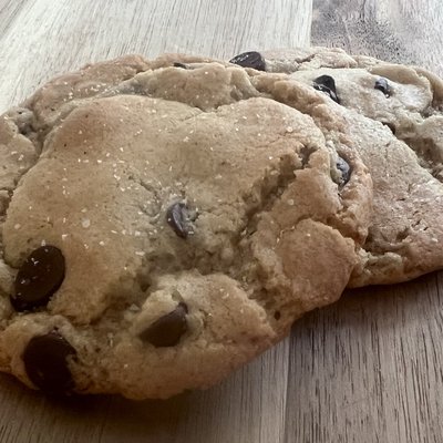 Chocolate Chip Cookies With Pecans (4 Count)