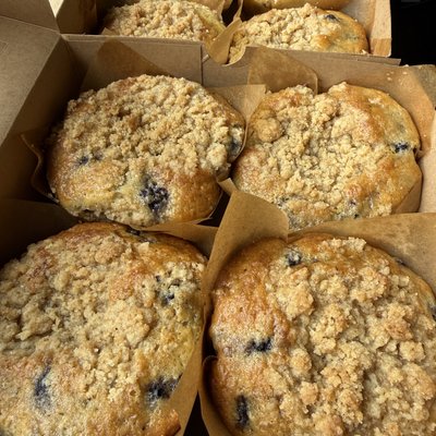 Muffins (4 Large Bakery Style) Blueberry, Chocolate Chip, Strawberry Or Banana Chocolate Chip, Raspberry White Chocolate