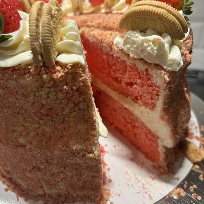 Strawberry Shortcake Cheesecake Cake 
