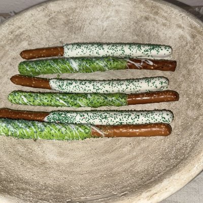 St Patrick Day Pretzel Rods 