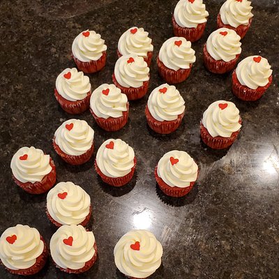 Red Velvet W/ Cream Cheese Frosting (6pk)